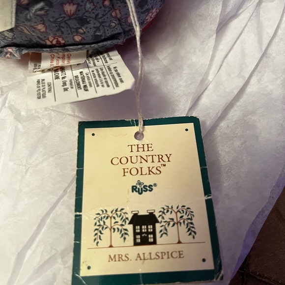 Kathleen Kelly Critter Factory. Mrs. Allspice - Picture 2 of 3